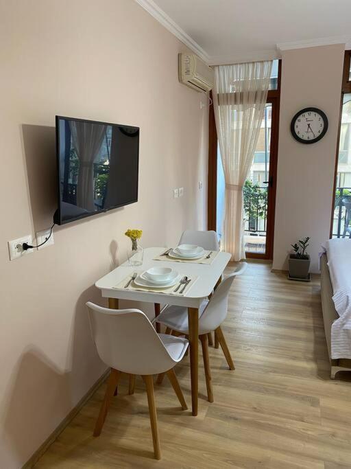 Mimosa'S Apartment With Lovely Balcony Tirana Buitenkant foto