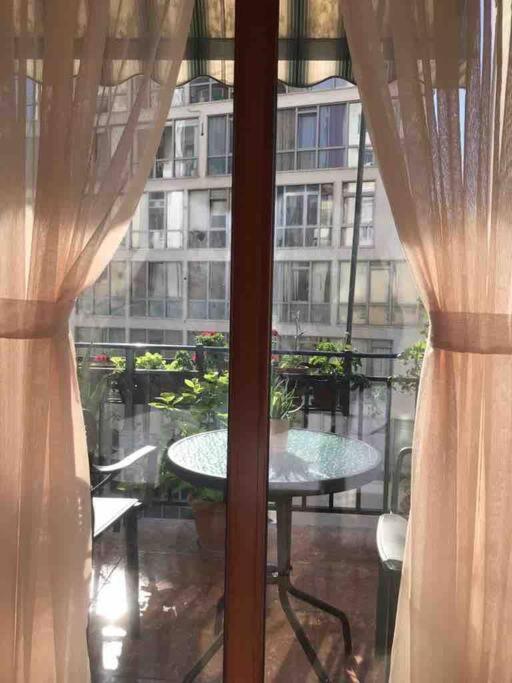 Mimosa'S Apartment With Lovely Balcony Tirana Buitenkant foto